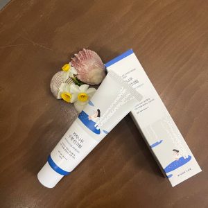 ضد آفتاب مرطوب کننده مناسب انواع پوست راندلب نمای بالا1