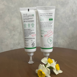 ضد آفتاب فیزیکی اکسیس وای Axis-Y حاوی نیاسینامید مدل no stress نمای پشت