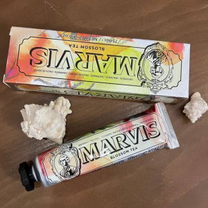 خمیر دندان چای شکوفه مارویس Marvis Blossom Tea نمای بالا
