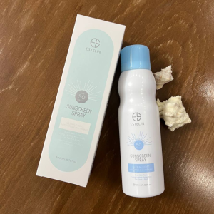 اسپری ضدآفتاب استلین فوق سبک آبرسان و ضدلک بیرنگ 180میل SPF50 +++PA نمای بالا