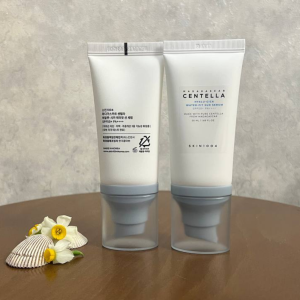 کرم ضد آفتاب بدون رنگ سنتلا spf50 مدل 1004 نمای روبرو